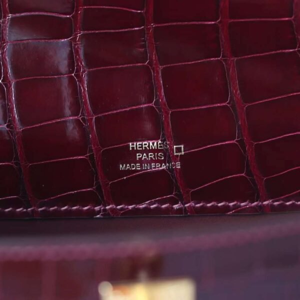 HERMES Kelly Pochette 22CM 57 Bordeaux Matter Crocodile Gold Hardware