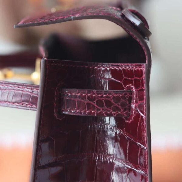 HERMES Kelly Pochette 22CM 57 Bordeaux Matter Crocodile Gold Hardware