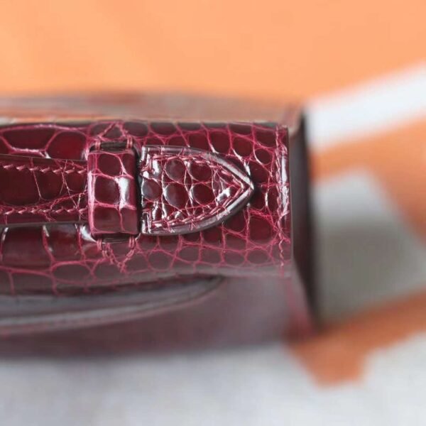 HERMES Kelly Pochette 22CM 57 Bordeaux Matter Crocodile Gold Hardware