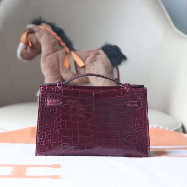 HERMES Kelly Pochette 22CM 57 Bordeaux Matter Crocodile Gold Hardware