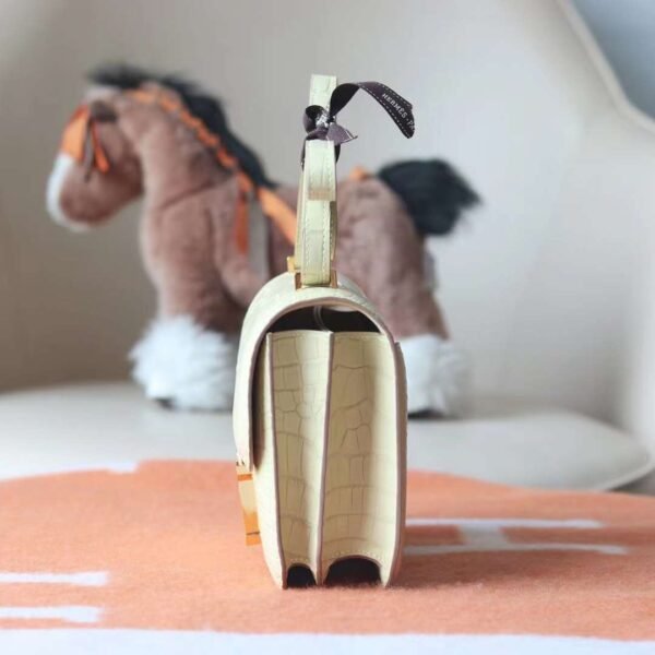 HERMES Constance 19CM Vanille Matter Crocodile Stamp W GHW
