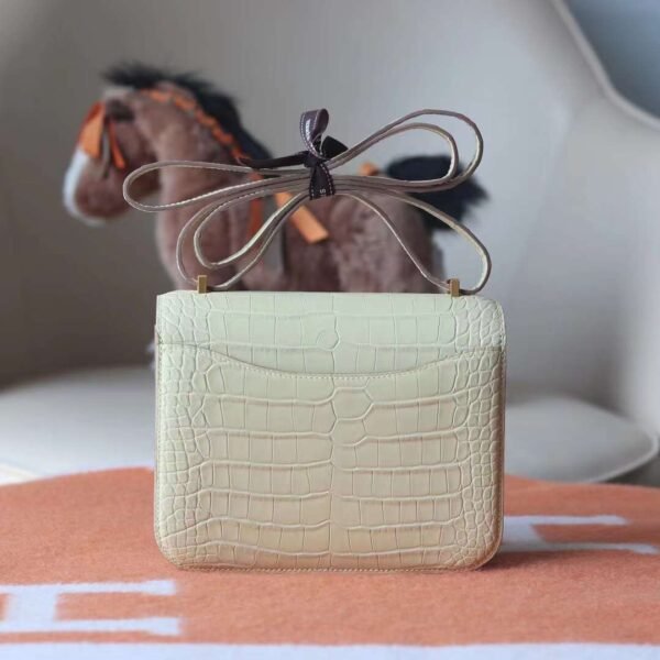 HERMES Constance 19CM Vanille Matter Crocodile Stamp W GHW