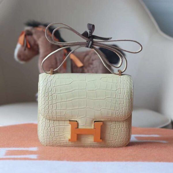 HERMES Constance 19CM Vanille Matter Crocodile Stamp W GHW